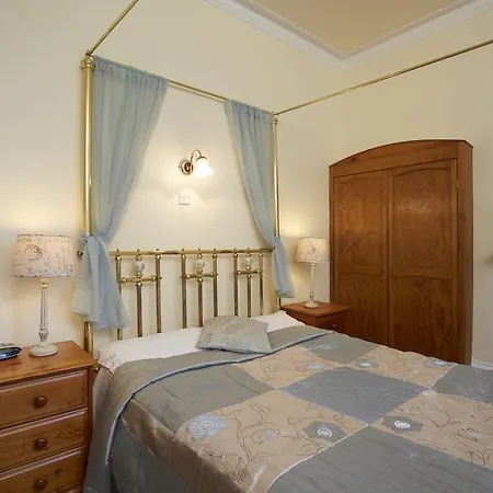 Fourposter 3*